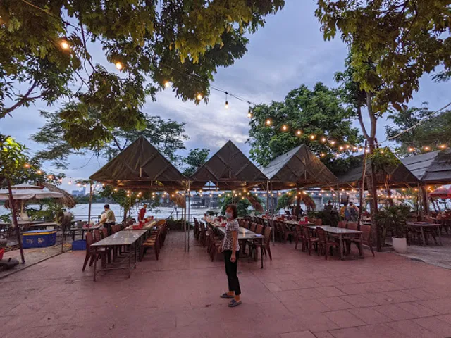 Nhà Hàng Sông Cái