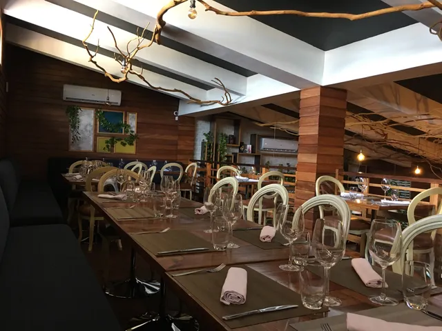 L’Monani Restaurant