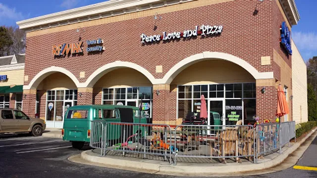 Peace Love and Pizza - Woodstock