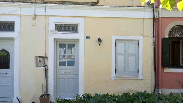 DOWNTOWN Mavili's Studio