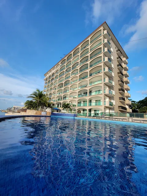 El Cantil Condominiums