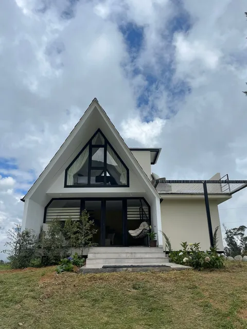 AL PIE DEL CERRO - HOSPEDAJE Y RESTAURANTE