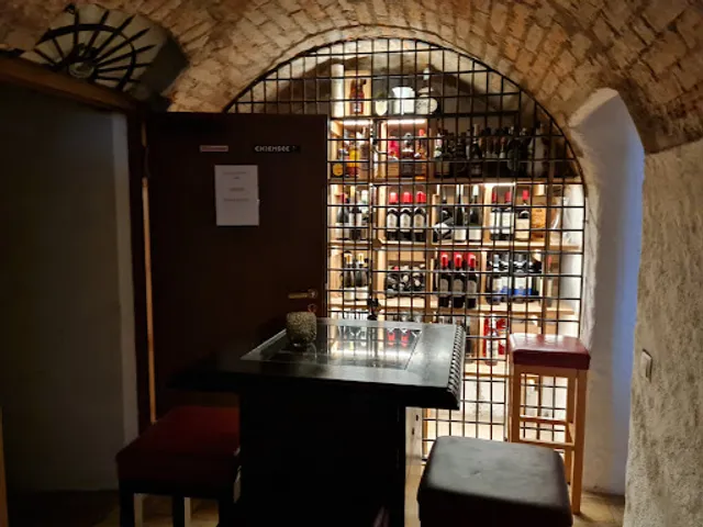 Lakeside Bar & Restaurant