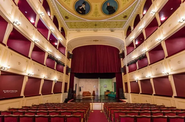 Apollon Theater