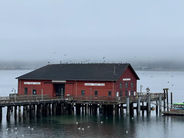 Salty Vons Waterfront Inn