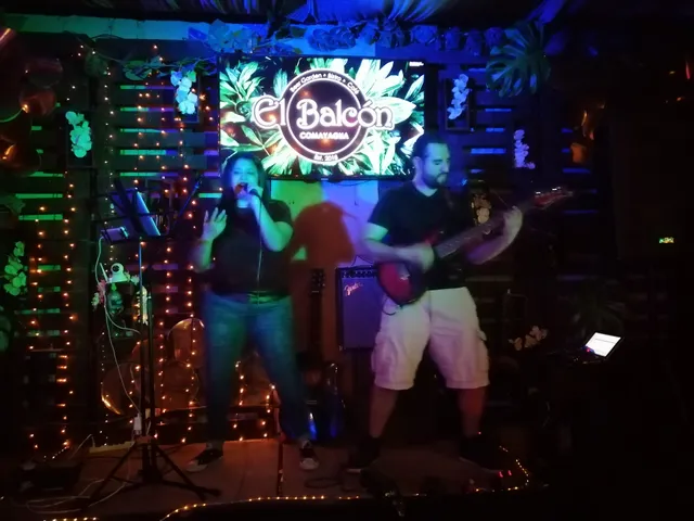 El Balcón Beer Garden