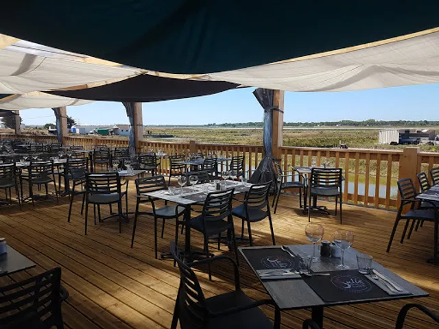 Julie dans la cuisine