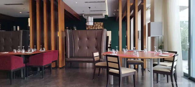 The Orchard Lounge & Restaurant