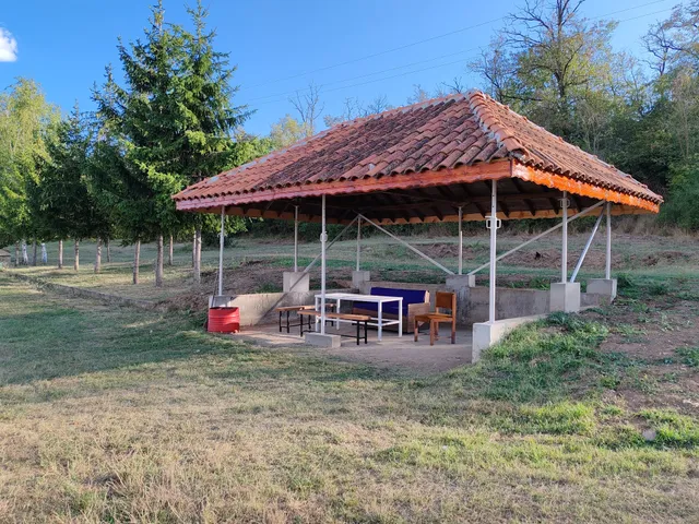 Holidaycamp.bg — Къмпинг & Риболов