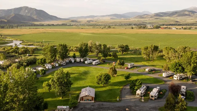 Cardwell Campground + Glassy Junction Bar, Grill, & Casino