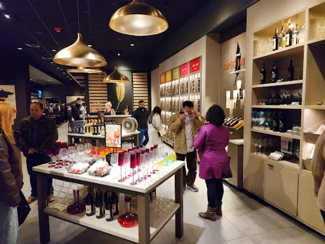 Cooper’s Hawk Winery & Restaurant