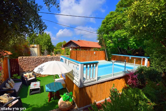 אל מול הנוף