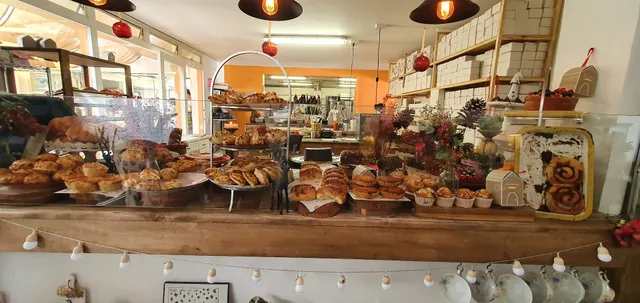 Les Amis Pastry Shop