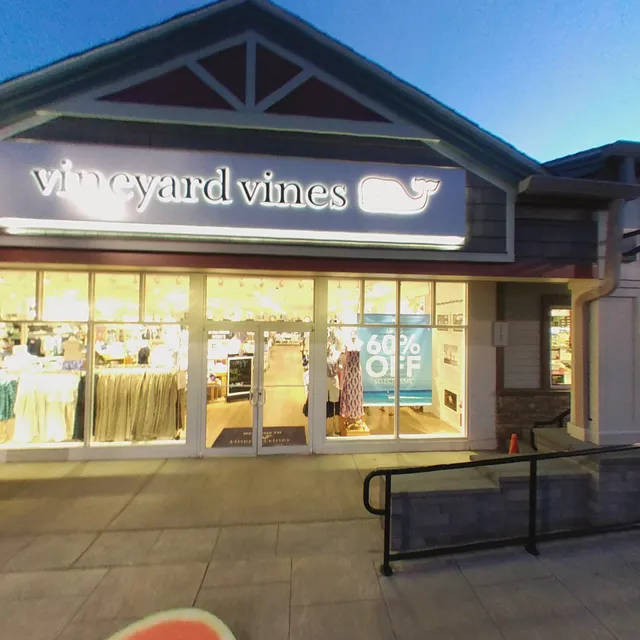 vineyard vines Outlet