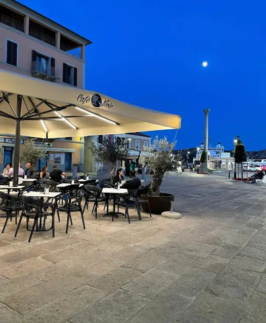 Noir Lounge | Restaurant & Cocktail Bar