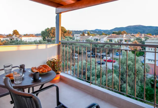 Kamari Luxury Apartment