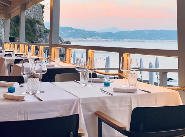 Shore of "The Fuenti"