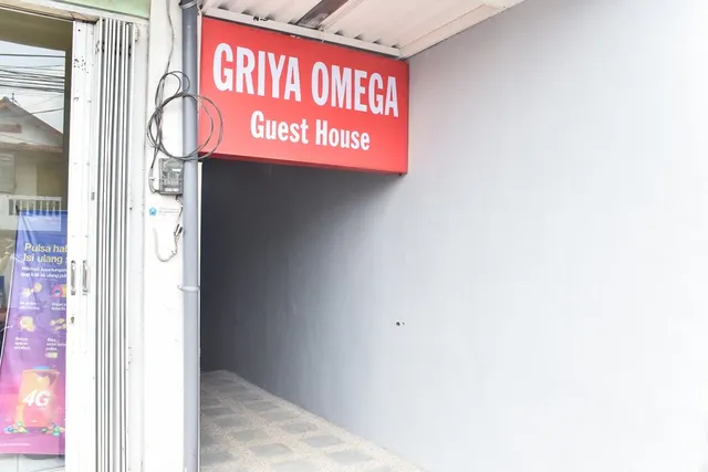 RedDoorz Plus near Malang Town Square