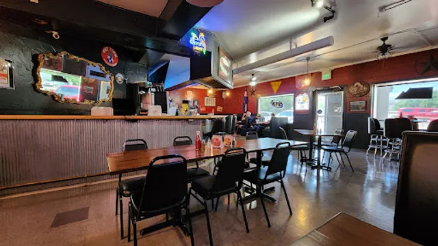 Chelseys Wings, Burgers, and Spirits Cañon City