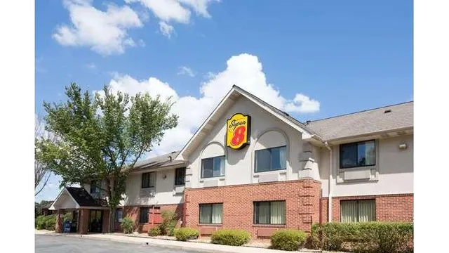 Super 8 by Wyndham Prince Frederick