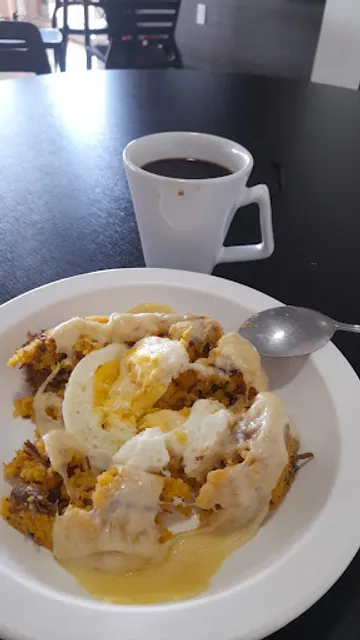Alô Lanches - Loja 06 - Posto Araguaia/712 sul - O melhor cuscuz do universo! Pão de queijo recheado e café feito na hora.