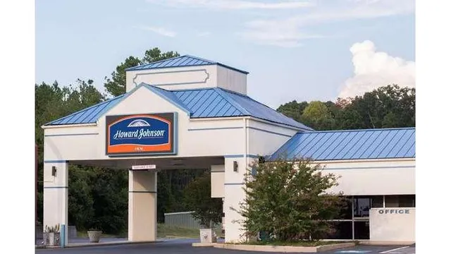 Howard Johnson by Wyndham Commerce GA