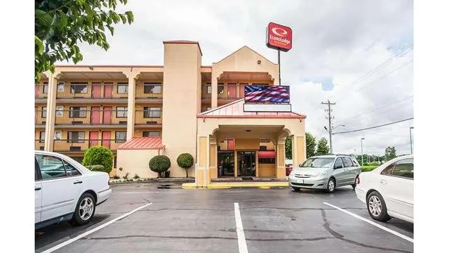 Econo Lodge Inn & Suites Memphis East