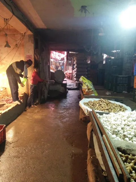 Shahdra Sabzi Mandi Shahdra vegetable market(mandi)