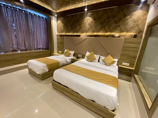 Hotel BKC Crown Near Us Consulate