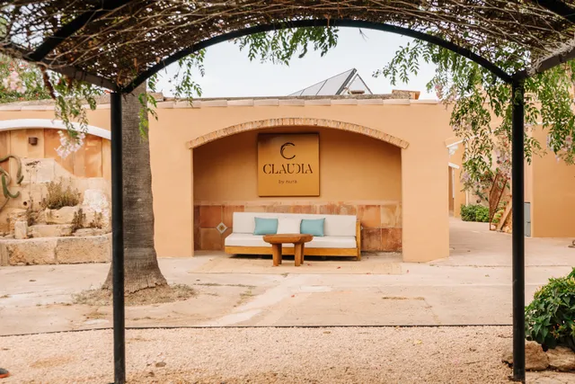 Claudia by Nura Agroturismo