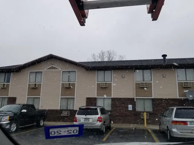 Super 8 by Wyndham Jackson MI