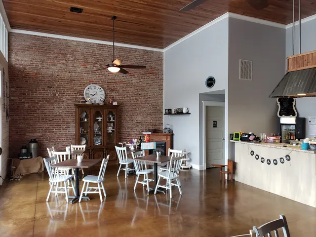 Lou Lou's Cupcakes & More