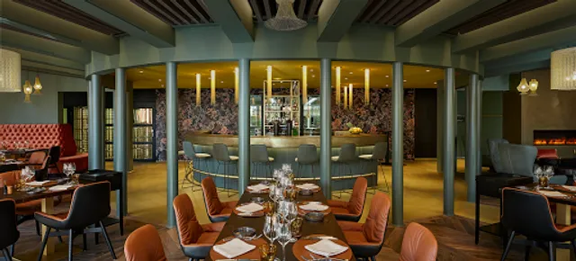 PLÜ Restaurant & Lounge