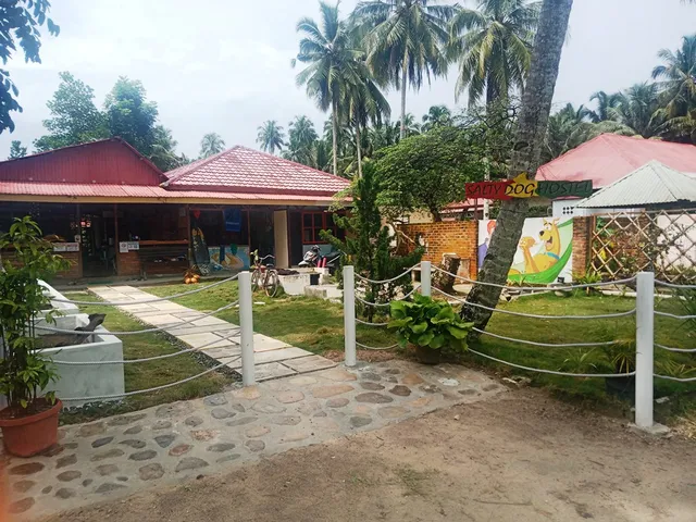 Nias - SaltyDog Hostel and Restaurant