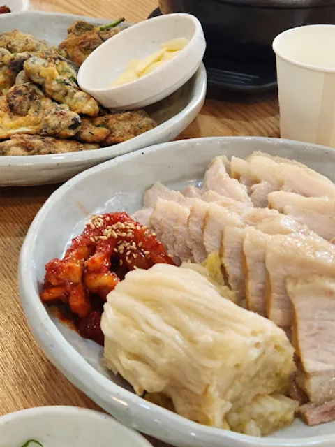 굴다리전주콩나물국밥민락용현점