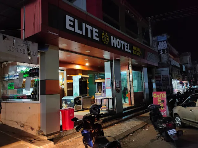 Elite Hotel, Charummood