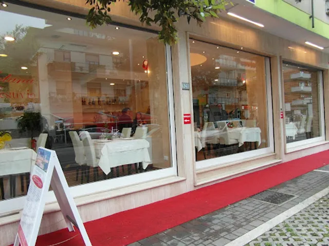 O' Vesuvio...Ristorante...pizzeria napoletano...