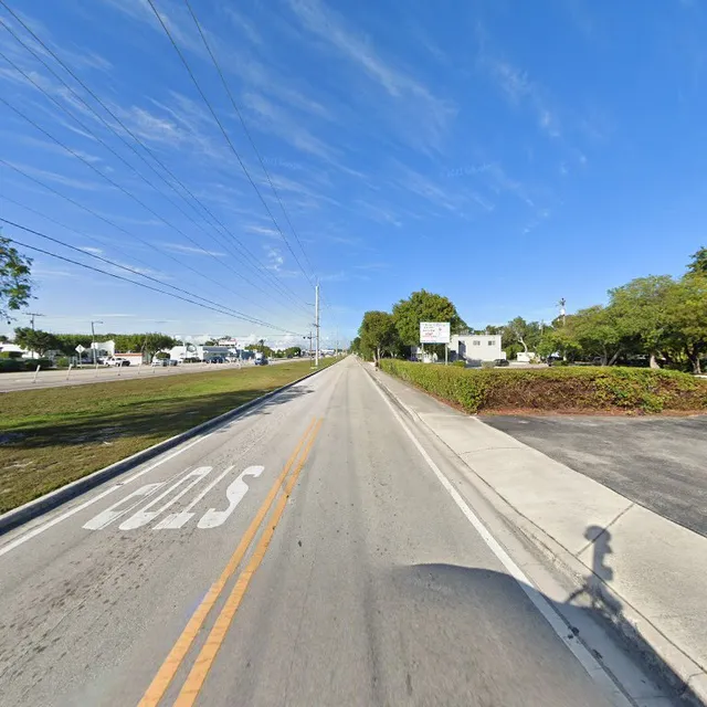 Friday Farmers Market (seasonal)