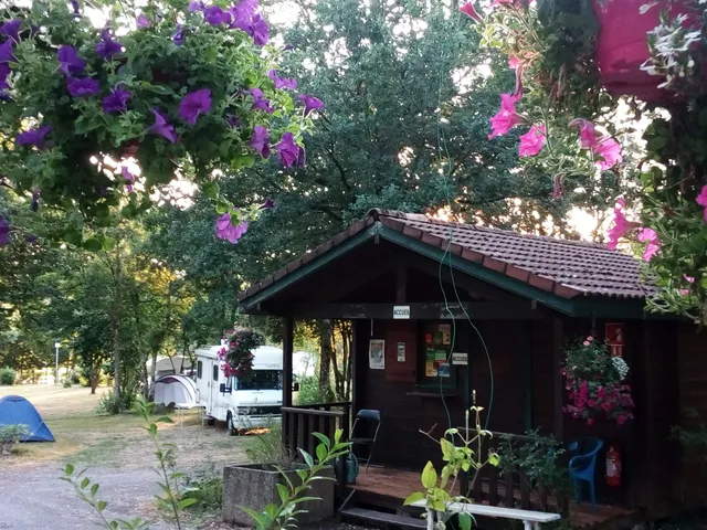 Camping Sagnat "Les Pignons Verts"