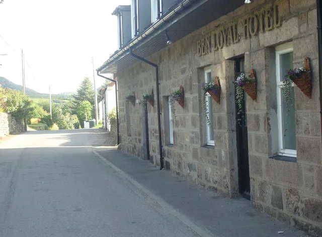 Ben Loyal Hotel and Glamping Pods