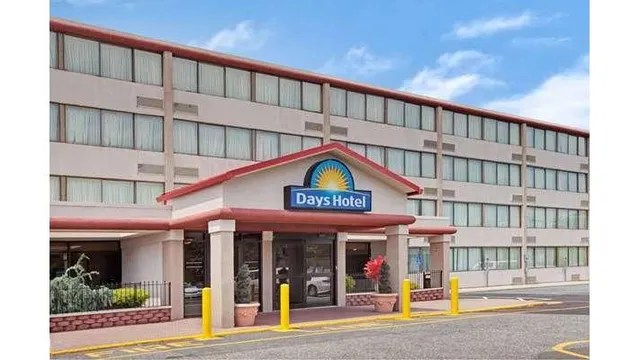 Days Hotel by Wyndham East Brunswick Conference Center