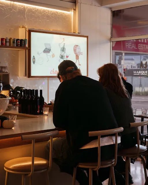 La Perla Bar and Restaurant