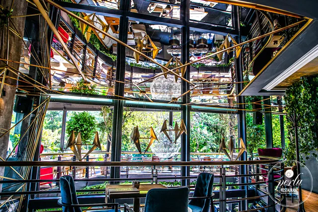 Perla Restaurant & Club