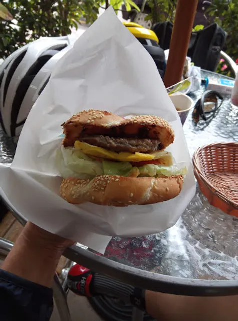 Laya Burger