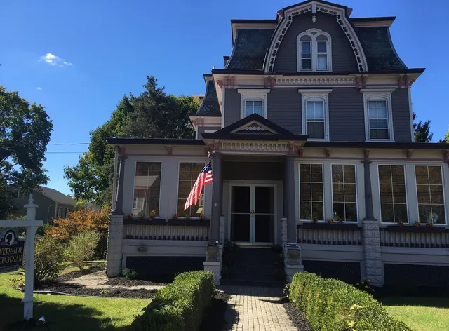 Riverside Victorian Bed & Breakfast