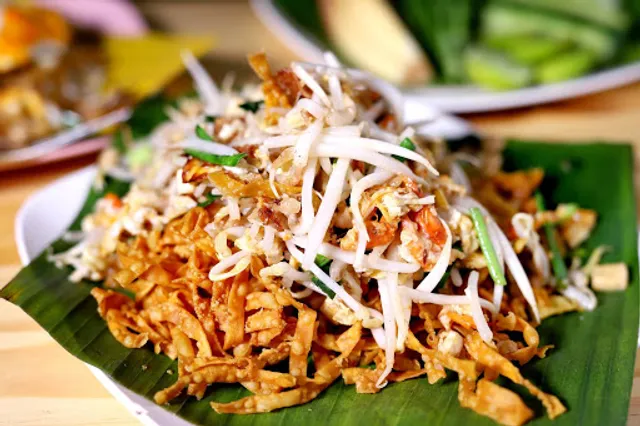 ผัดไทยใบตองหน้าธิดา