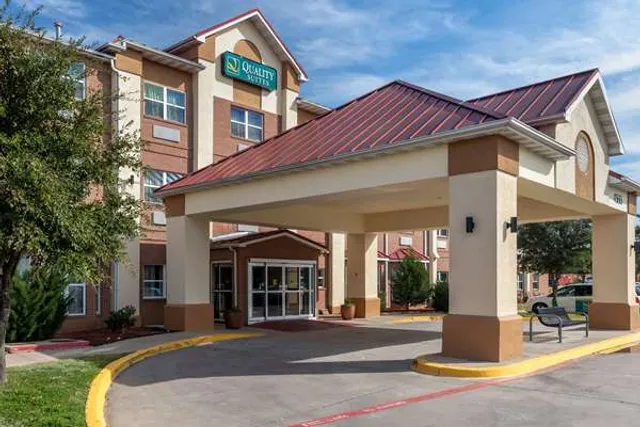 Quality Suites Addison-Dallas