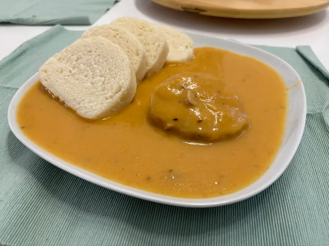 Školská jedáleň a Lahôdky Tonka