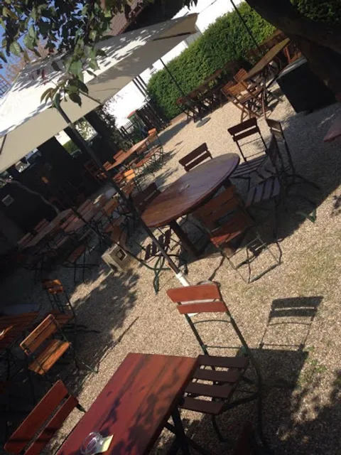 Heuriger Cech / Palais Hengl