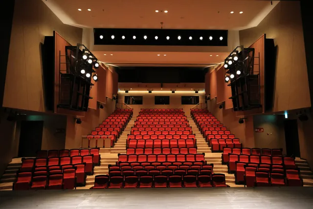 メニコン シアターAoi